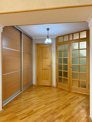 Продам трехкомнатную (3-комн.) квартиру, Ватутина ул, 12, Нальчик г