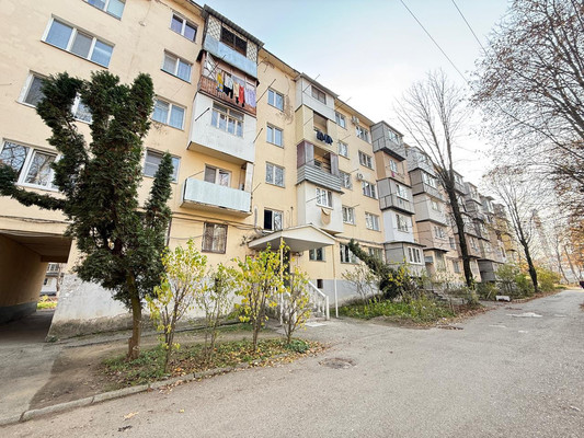 Продам трехкомнатную (3-комн.) квартиру, Ватутина ул, 12, Нальчик г