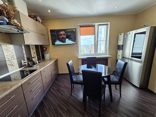 Продам двухкомнатную (2-комн.) квартиру, Мира ул, 45, Сыктывкар г