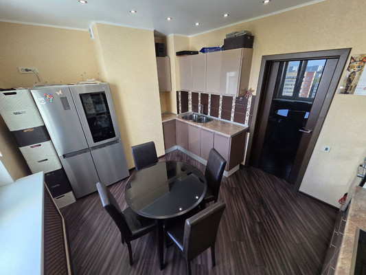 Продам двухкомнатную (2-комн.) квартиру, Мира ул, 45, Сыктывкар г