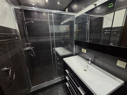 Продам двухкомнатную (2-комн.) квартиру, Мира ул, 45, Сыктывкар г