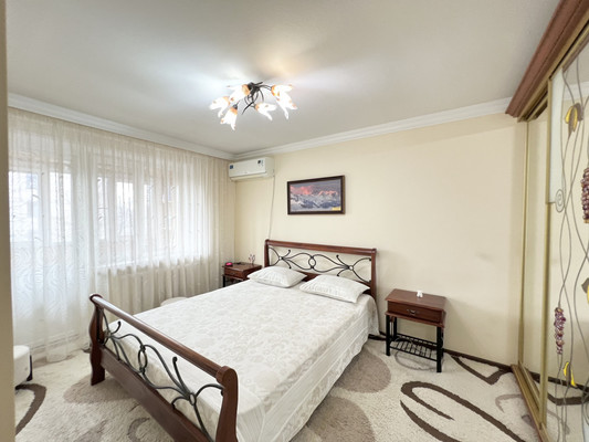 Продам трехкомнатную (3-комн.) квартиру, Толстого ул, 190, Нальчик г