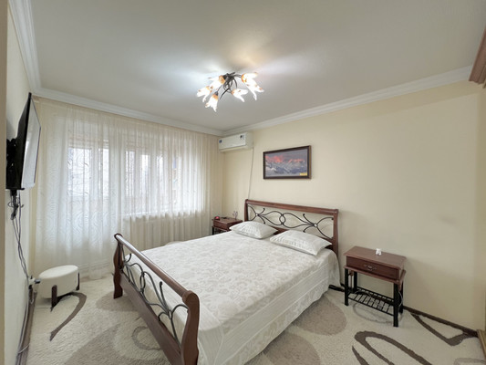 Продам трехкомнатную (3-комн.) квартиру, Толстого ул, 190, Нальчик г