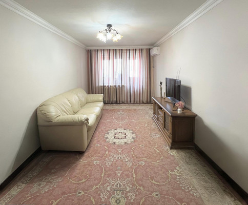 Продам трехкомнатную (3-комн.) квартиру, Толстого ул, 190, Нальчик г