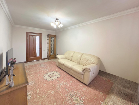 Продам трехкомнатную (3-комн.) квартиру, Толстого ул, 190, Нальчик г