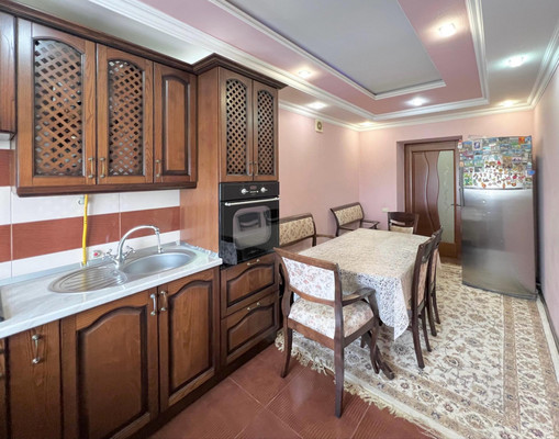 Продам трехкомнатную (3-комн.) квартиру, Толстого ул, 190, Нальчик г