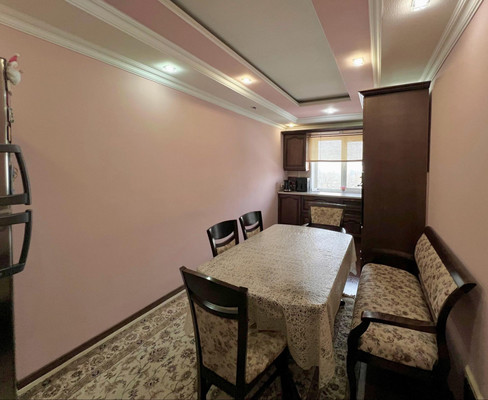 Продам трехкомнатную (3-комн.) квартиру, Толстого ул, 190, Нальчик г