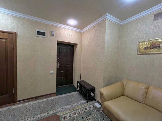 Продам трехкомнатную (3-комн.) квартиру, Толстого ул, 190, Нальчик г