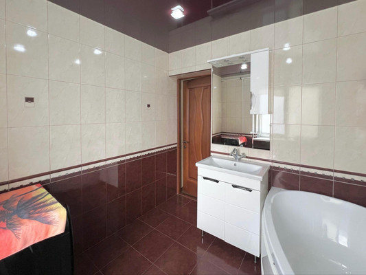 Продам трехкомнатную (3-комн.) квартиру, Толстого ул, 190, Нальчик г