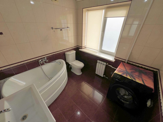 Продам трехкомнатную (3-комн.) квартиру, Толстого ул, 190, Нальчик г