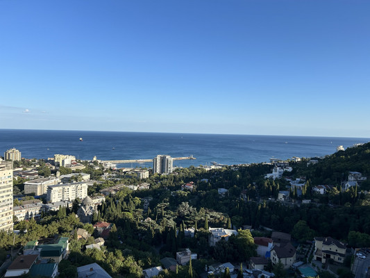 Продам трехкомнатную (3-комн.) квартиру, Ореховая ул, 23а, Ялта г