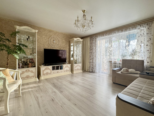 Продам трехкомнатную (3-комн.) квартиру, Калининградское шоссе ул, 18, Шоссейное п