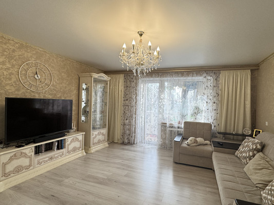 Продам трехкомнатную (3-комн.) квартиру, Калининградское шоссе ул, 18, Шоссейное п