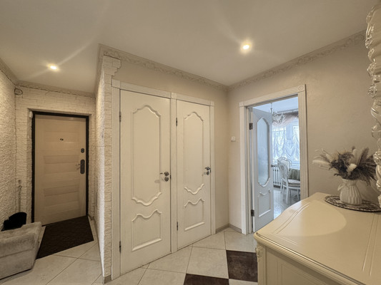 Продам трехкомнатную (3-комн.) квартиру, Калининградское шоссе ул, 18, Шоссейное п