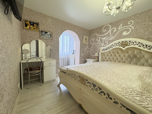 Продам трехкомнатную (3-комн.) квартиру, Калининградское шоссе ул, 18, Шоссейное п