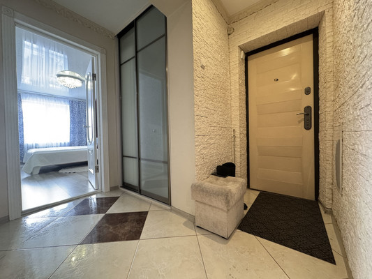 Продам трехкомнатную (3-комн.) квартиру, Калининградское шоссе ул, 18, Шоссейное п