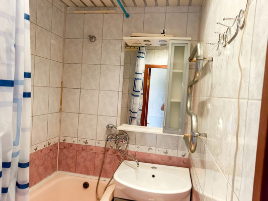 Продам однокомнатную (1-комн.) квартиру, Красноборская ул, 14, Лесколово д