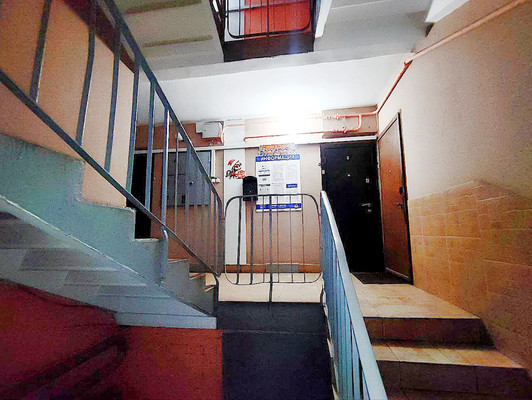 Продам трехкомнатную (3-комн.) квартиру, Художников пр-кт, 15к2, Санкт-Петербург г