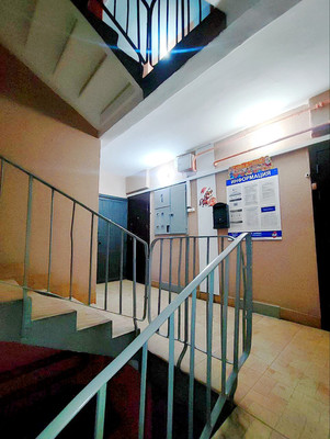 Продам трехкомнатную (3-комн.) квартиру, Художников пр-кт, 15к2, Санкт-Петербург г