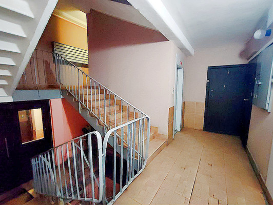 Продам трехкомнатную (3-комн.) квартиру, Художников пр-кт, 15к2, Санкт-Петербург г