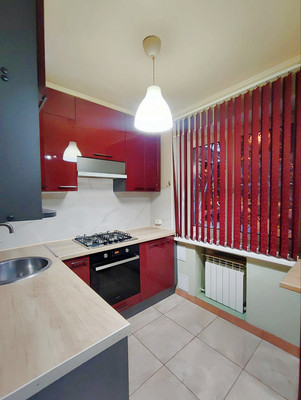 Продам трехкомнатную (3-комн.) квартиру, Художников пр-кт, 15к2, Санкт-Петербург г