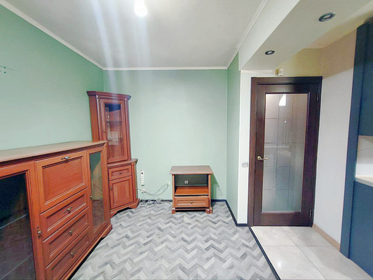 Продам трехкомнатную (3-комн.) квартиру, Художников пр-кт, 15к2, Санкт-Петербург г