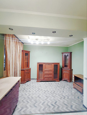 Продам трехкомнатную (3-комн.) квартиру, Художников пр-кт, 15к2, Санкт-Петербург г