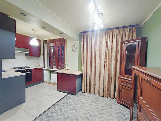 Продам трехкомнатную (3-комн.) квартиру, Художников пр-кт, 15к2, Санкт-Петербург г