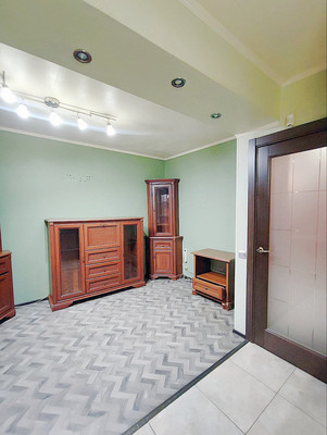 Продам трехкомнатную (3-комн.) квартиру, Художников пр-кт, 15к2, Санкт-Петербург г