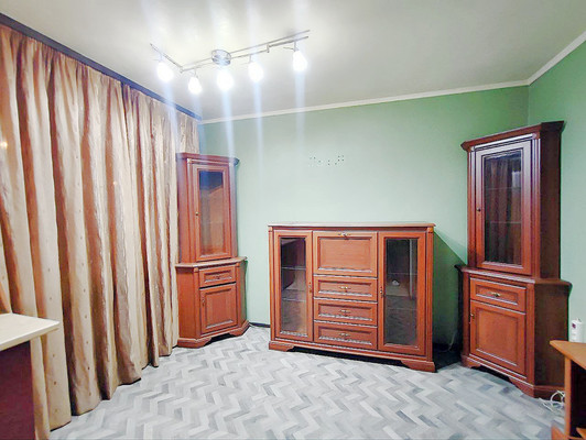 Продам трехкомнатную (3-комн.) квартиру, Художников пр-кт, 15к2, Санкт-Петербург г