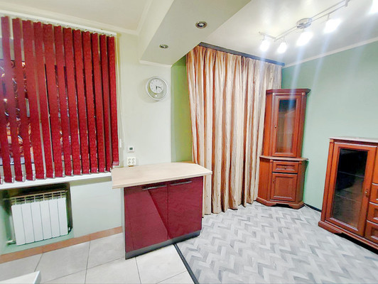 Продам трехкомнатную (3-комн.) квартиру, Художников пр-кт, 15к2, Санкт-Петербург г