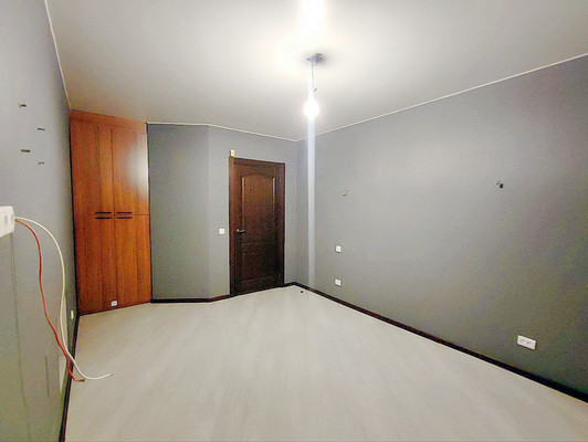 Продам трехкомнатную (3-комн.) квартиру, Художников пр-кт, 15к2, Санкт-Петербург г