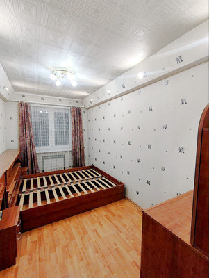 Продам трехкомнатную (3-комн.) квартиру, Художников пр-кт, 15к2, Санкт-Петербург г