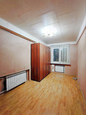 Продам трехкомнатную (3-комн.) квартиру, Художников пр-кт, 15к2, Санкт-Петербург г