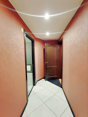 Продам трехкомнатную (3-комн.) квартиру, Художников пр-кт, 15к2, Санкт-Петербург г