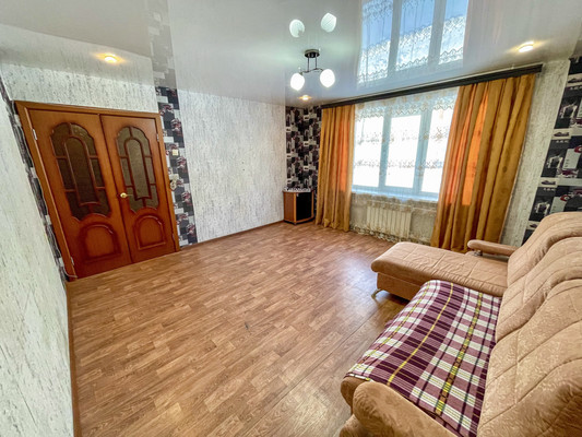 Продам двухкомнатную (2-комн.) квартиру, 1-й Микрорайон ул, 43, Эльбан рп