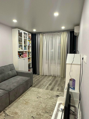 Продам трехкомнатную (3-комн.) квартиру, Торфяная дор, 18к1, Санкт-Петербург г