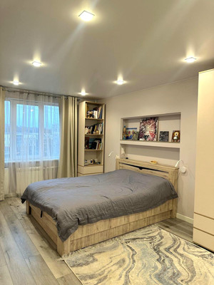 Продам трехкомнатную (3-комн.) квартиру, Торфяная дор, 18к1, Санкт-Петербург г