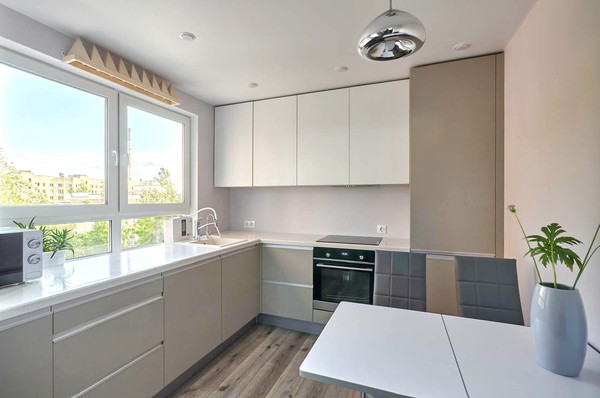 Продам трехкомнатную (3-комн.) квартиру, Торфяная дор, 18к1, Санкт-Петербург г