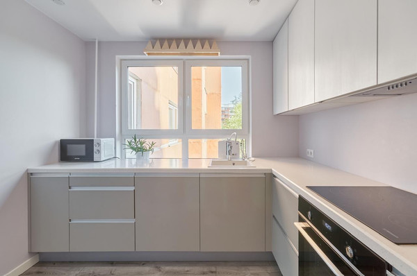 Продам трехкомнатную (3-комн.) квартиру, Торфяная дор, 18к1, Санкт-Петербург г