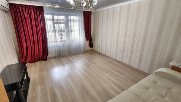 Продам трехкомнатную (3-комн.) квартиру, Краснодарская ул, 78А, Кропоткин г