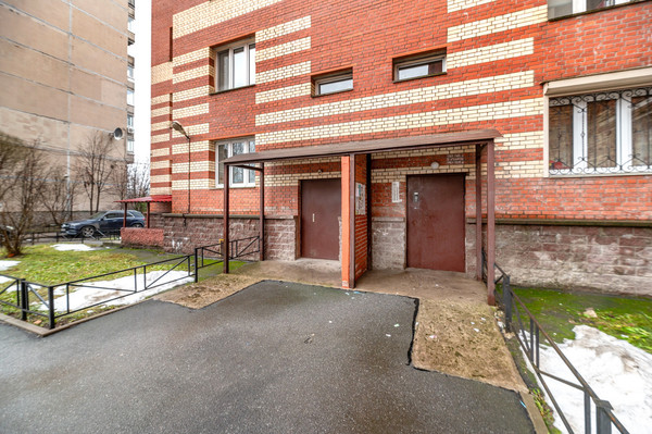 Продам трехкомнатную (3-комн.) квартиру, Сизова пр-кт, 12ак1, Санкт-Петербург г