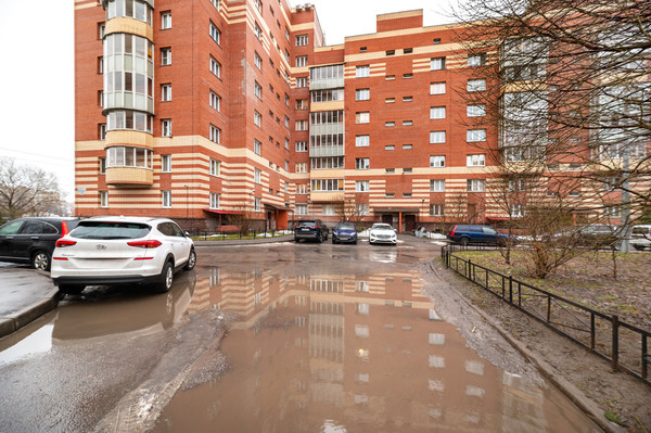 Продам трехкомнатную (3-комн.) квартиру, Сизова пр-кт, 12ак1, Санкт-Петербург г