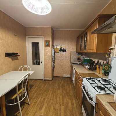 Продам трехкомнатную (3-комн.) квартиру, Смольная ул, 19к2, Москва г