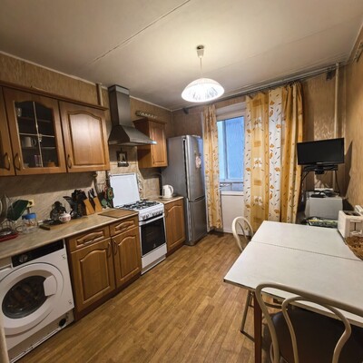 Продам трехкомнатную (3-комн.) квартиру, Смольная ул, 19к2, Москва г
