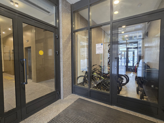 Продам трехкомнатную (3-комн.) квартиру, Новомосковская ул, 1к1, Москва г