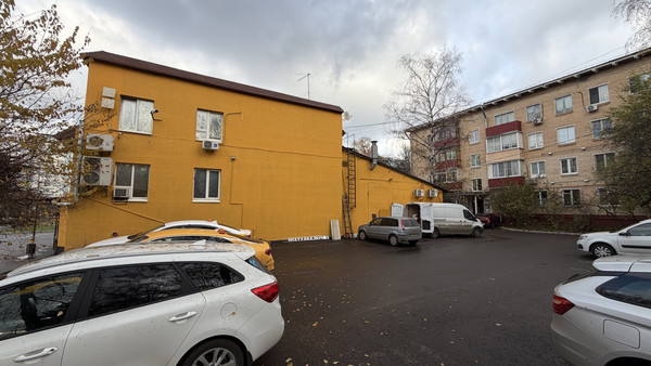 Продам коммерческое помещение 1 100 м2, 60-летия Октября пр-кт, 23, Москва г