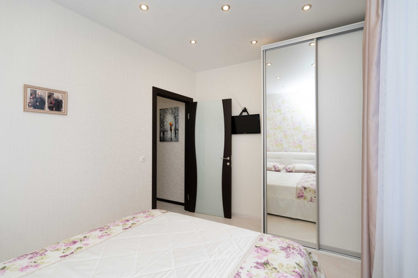 Продам двухкомнатную (2-комн.) квартиру, Ленина ул, 117, Ханты-Мансийск г