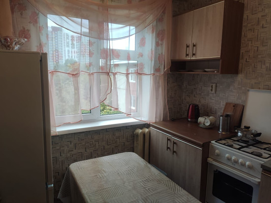 Продам двухкомнатную (2-комн.) квартиру, Космонавтов ул, 8, Казань г