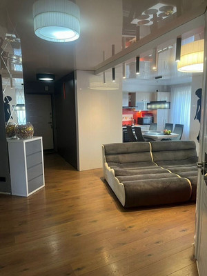 Продам трехкомнатную (3-комн.) квартиру, Толбухина ул, 4, Калининград г